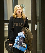 chloemoretzfancom01.jpg