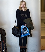 chloemoretzfancom03.jpg