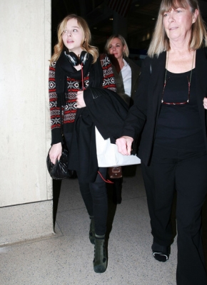 chloemoretzfancom015.jpg