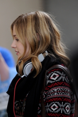 chloemoretzfancom051.jpg
