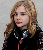 chloemoretzfancom042.jpg