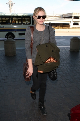 Click to view full size image
==============
chloemoretzfancom22.jpg chloemoretzfancom22.jpg