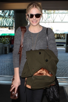 Click to view full size image
==============
chloemoretzfancom29.jpg chloemoretzfancom29.jpg