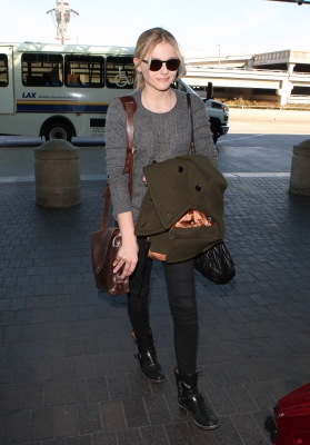 Click to view full size image
==============
chloemoretzfancom48.jpg chloemoretzfancom48.jpg