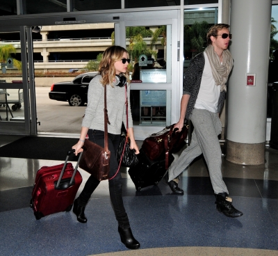 Click to view full size image
==============
chloemoretzfancom04.jpg chloemoretzfancom04.jpg