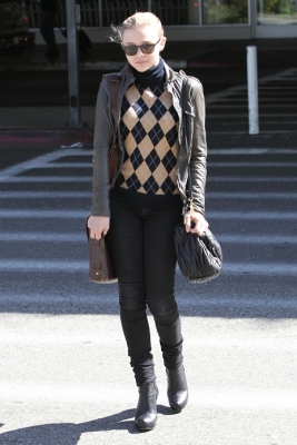 chloemoretzfancom05.jpg