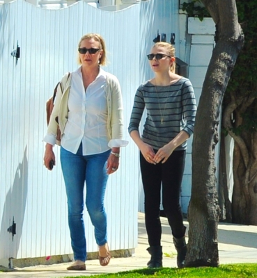 Click to view full size image
==============
chloemoretzfancom04.jpg chloemoretzfancom04.jpg