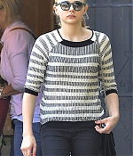 chloemoretzfancom0019.jpg