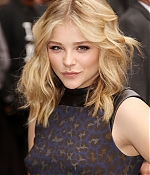 chloemoretzfancom0002.jpg