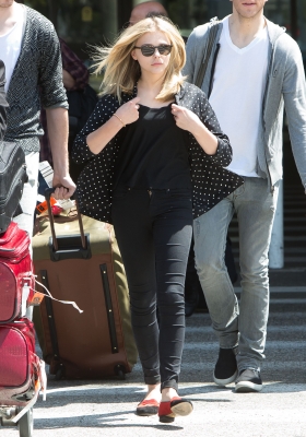 chloemoretzfancom03.JPG
