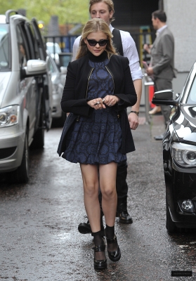 chloemoretzfancom09.jpg