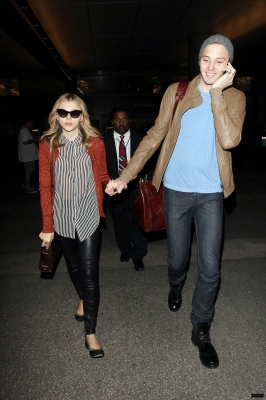 chloemoretzfancom09.jpg