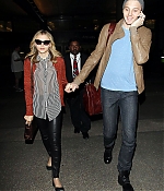 chloemoretzfancom09.jpg