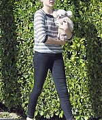 chloemoretzfancom08.jpg