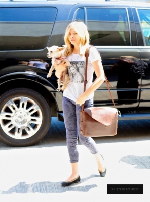 Click to view full size image
==============
chloemoretzfancom30.jpg chloemoretzfancom30.jpg