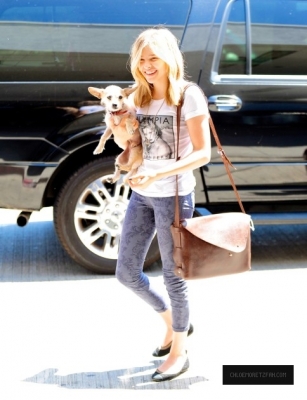 Click to view full size image
==============
chloemoretzfancom32.jpg chloemoretzfancom32.jpg