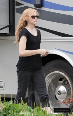 chloemoretzfancom01.JPG
