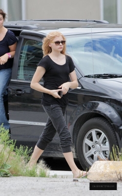 chloemoretzfancom04.JPG