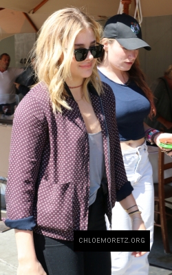 1459817140059_Chlo_Moretz_at__II__Pastaio_restaurant_038.jpg