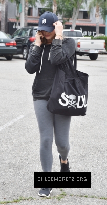 1460084476705_chloe_moretz_arriving_to_and_leaving_the_gym_10.jpg