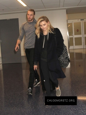 Chloe-Moretz-at-Los-Angeles-International-Airport--01-662x883.jpg