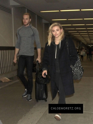 Chloe-Moretz-at-Los-Angeles-International-Airport--03-662x883.jpg