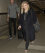 Chloe-Moretz-at-Los-Angeles-International-Airport--08-662x993.jpg