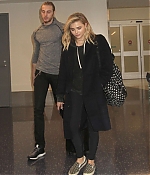 Chloe-Moretz-at-Los-Angeles-International-Airport--14-662x993.jpg