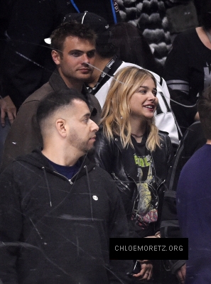 1461018925114_20160416_chloe_moretz_at_lak_vs_sharks_nhl_game_1.jpg