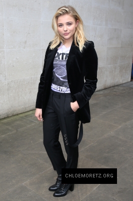 1461603303455_chloe_moretz_arriving_at_Capital_radio_20.jpg