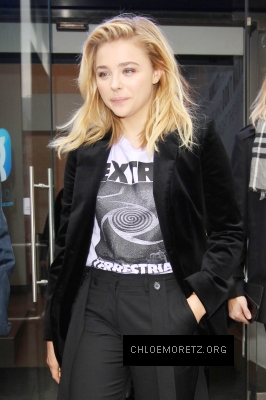 1461603871004_chloe_moretz_arriving_at_Capital_radio_59.jpg