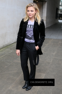 1461622135154_chloe_moretz_London_radio_interview_arrivals_86.jpg