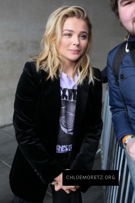 1461622318633_chloe_moretz_London_radio_interview_arrivals_100.jpg