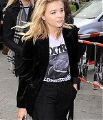 1461595691977_chloe_moretz_arriving_at_Capital_radio_5.jpg