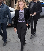 1461595742990_chloe_moretz_arriving_at_Capital_radio_10.jpg