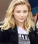 1461603238340_chloe_moretz_arriving_at_Capital_radio_14.jpg
