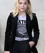 1461603275878_chloe_moretz_arriving_at_Capital_radio_18.jpg