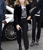 1461603483088_chloe_moretz_arriving_at_Capital_radio_34.jpg