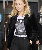 1461603615885_chloe_moretz_arriving_at_Capital_radio_45.jpg