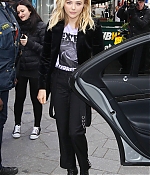 1461603788302_chloe_moretz_arriving_at_Capital_radio_55.jpg