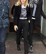 1461603852355_chloe_moretz_arriving_at_Capital_radio_58.jpg
