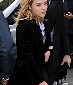 1461603889364_chloe_moretz_arriving_at_Capital_radio_60.jpg
