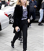 1461603937518_chloe_moretz_arriving_at_Capital_radio_63.jpg