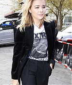 1461604006703_chloe_moretz_arriving_at_Capital_radio_69.jpg