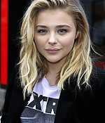 1461604093101_chloe_moretz_arriving_at_Capital_radio_76.jpg