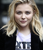 1461604161308_chloe_moretz_arriving_at_Capital_radio_80.jpg