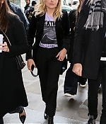 1461622395466_chloe_moretz_London_radio_interview_arrivals_107.jpg