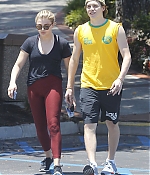 Chloe_Grace_Moretz_and_Brooklyn_Beckham_are_spotted_out_in_Los_Angeles_06.jpg