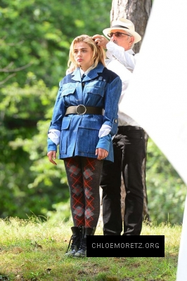 Chloe-Moretz--Photoshoot-in-New-York-City--12-662x993.jpg