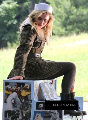 Chloe_Grace_Moretz_poses_during_a_photoshoot_in_New_York_City_s_Central_Park_-_July_28-2016_007.jpg